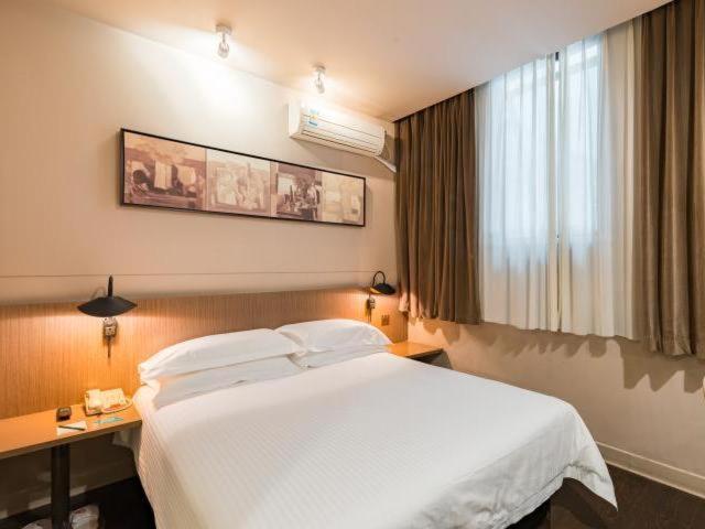 Jinjiang Inn Nanjing Road Pedestrian Streeteast Asia Hotel Шанхай Экстерьер фото