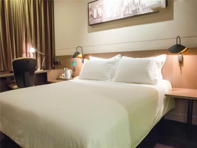 Jinjiang Inn Nanjing Road Pedestrian Streeteast Asia Hotel Шанхай Экстерьер фото