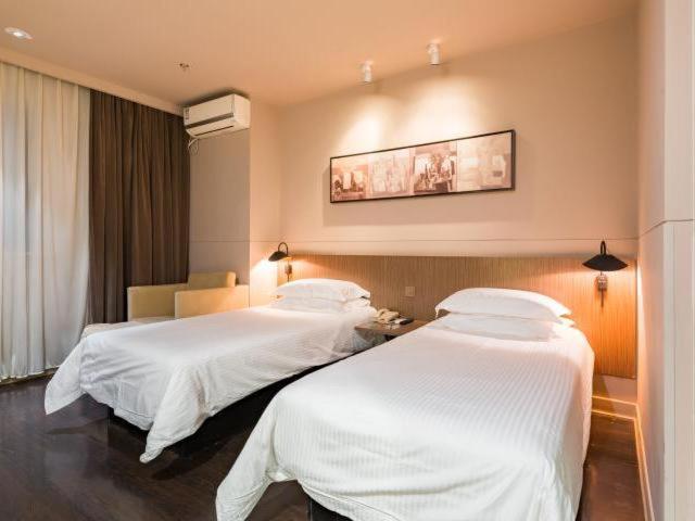 Jinjiang Inn Nanjing Road Pedestrian Streeteast Asia Hotel Шанхай Экстерьер фото
