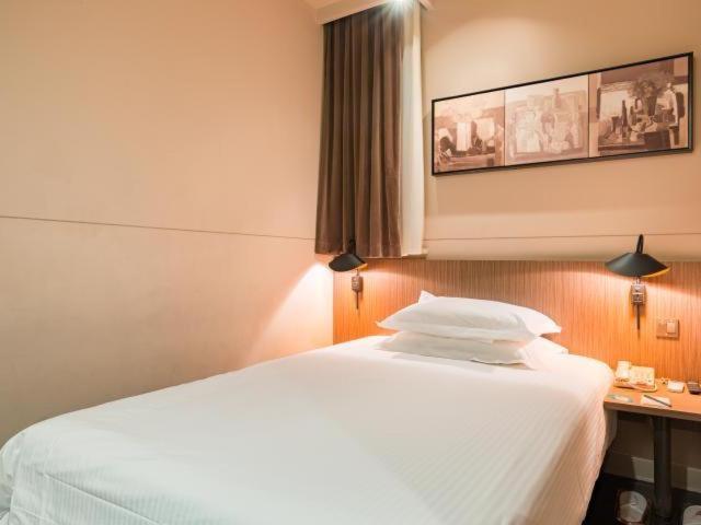 Jinjiang Inn Nanjing Road Pedestrian Streeteast Asia Hotel Шанхай Экстерьер фото